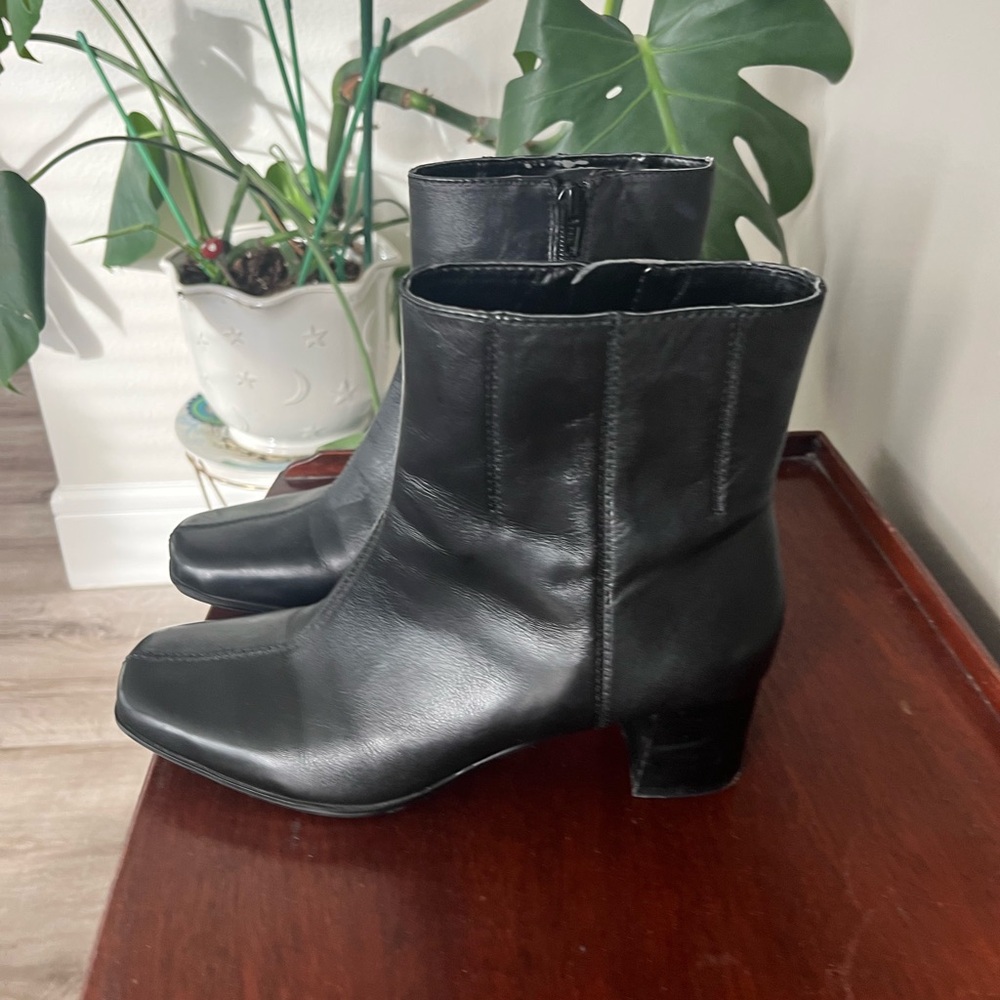 Nine West Pretty Lad Square Toe Chunky Heel Chelsea  Boots